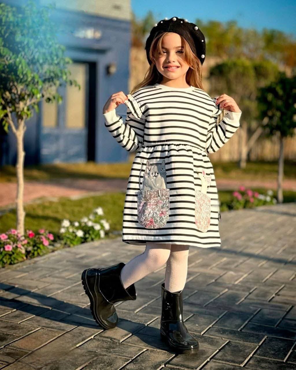 فستان بناتي مخطط بالأبيض والأسود مع رسمة قطة وفأر - الصورة 2